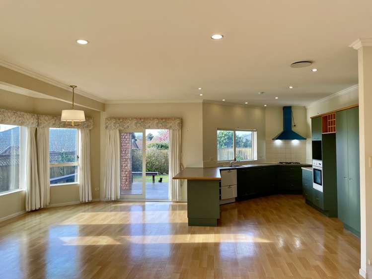 18 Castlehill Court Wattle Downs_3