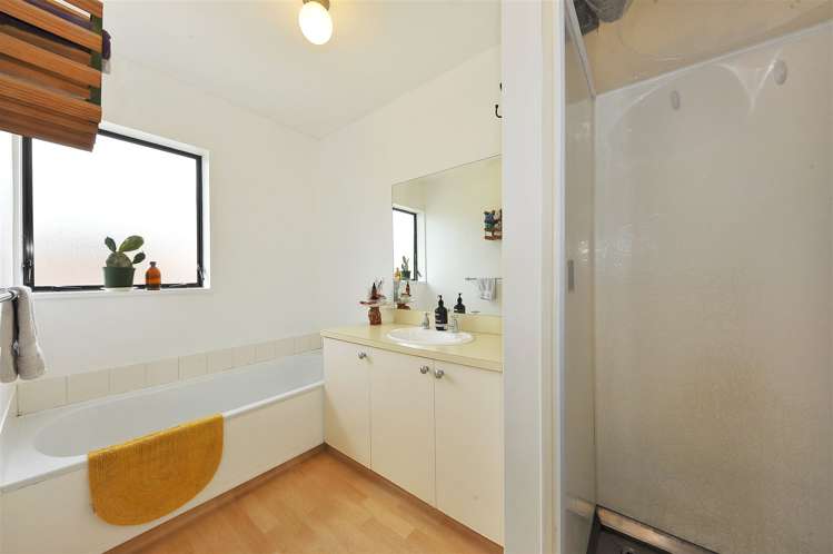 2/77 Mackworth Street Woolston_5