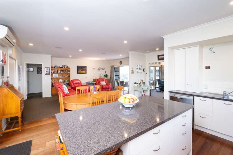 33 Delta Mews Place Clive_11