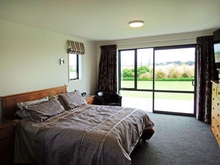 18 Majestic Chn Seaward Bush_8