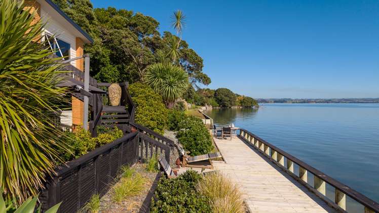 16A Crispe Road Clarks Beach_27