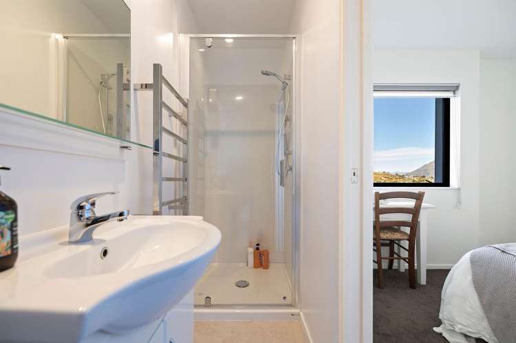 22 Golden Terrace Queenstown_18