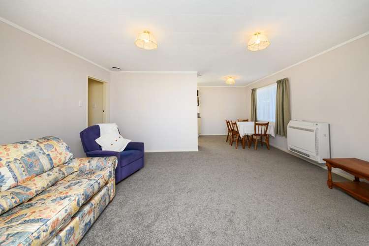 3B Denbigh Square Feilding_3