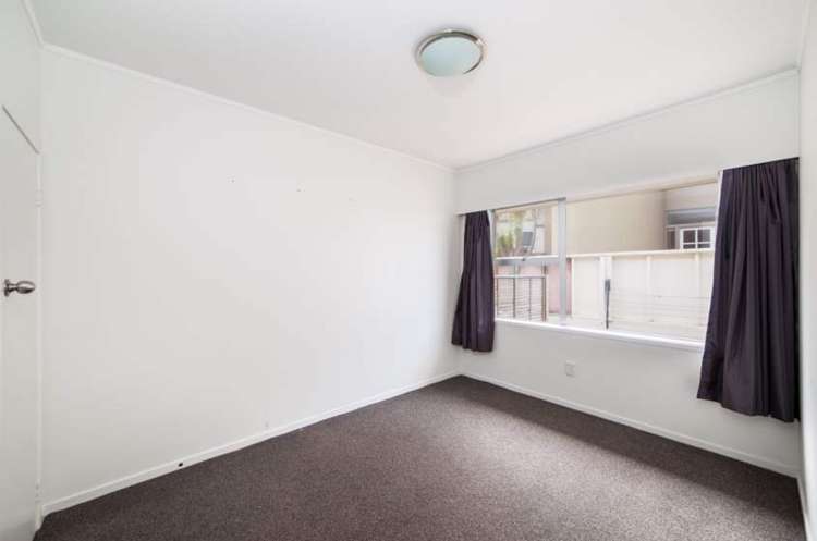 4/16 Beach Road Castor Bay_6