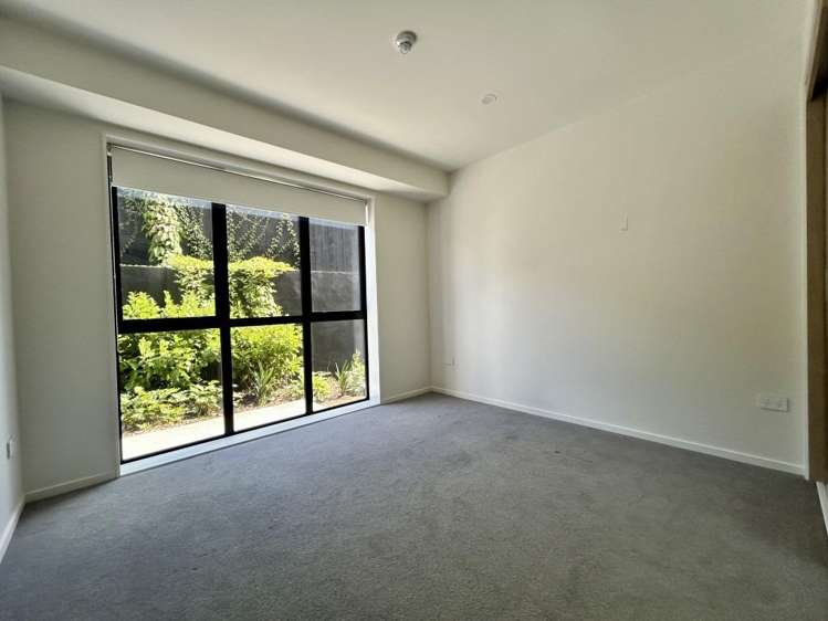 10/64 (64c) Coronation Road 1712_7