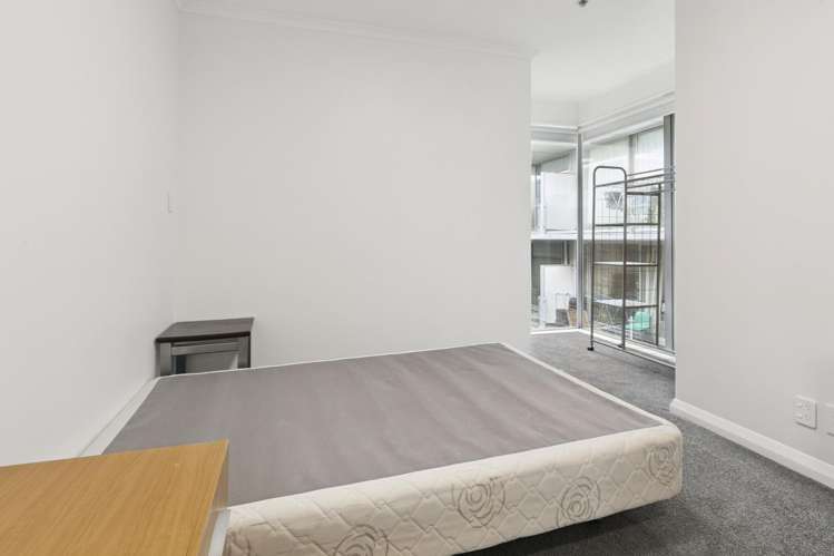 811/15 Holland Street 2185_4