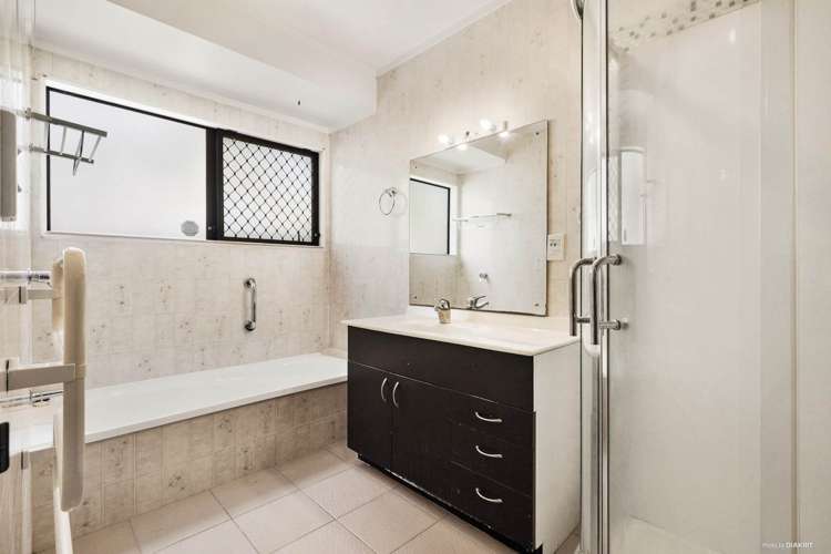 2/878 East Coast Road Northcross_16