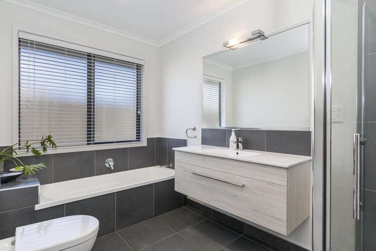 8 Walnut Road Riverhead_17