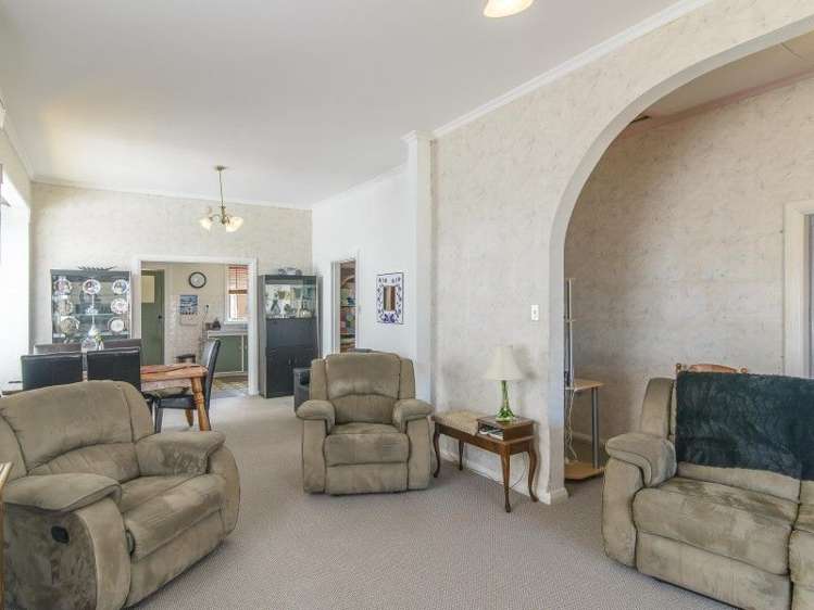 210 Queens Drive Lyall Bay_8