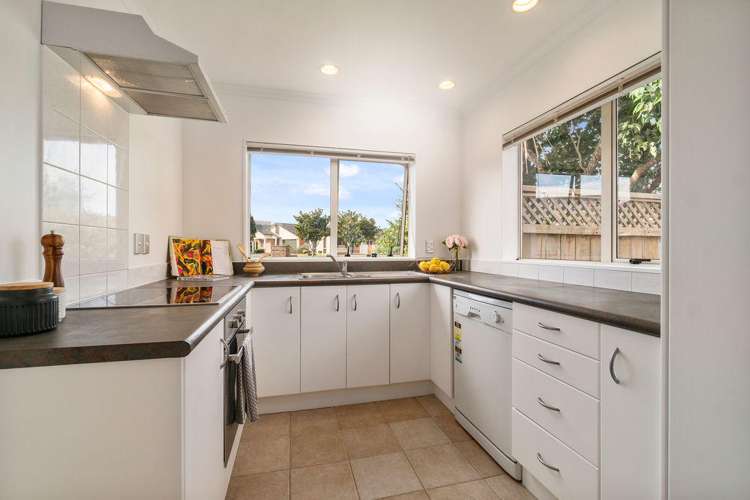 1/16 Vinograd Drive Te Atatu Peninsula_1