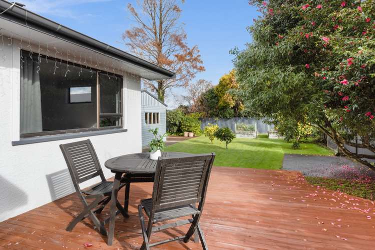 8 Elizabeth Place Clive_14