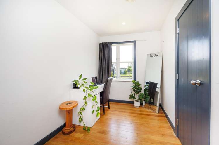 18 Somerset Crescent Highbury_9