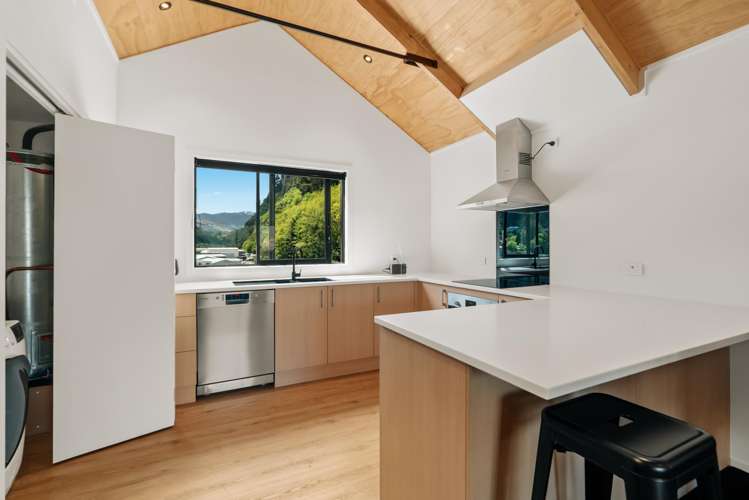 Unit 2, The Alex Apartments, 135 Hallenstein Street_0
