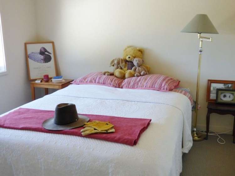 10 Chateau Crescent Rangatira Park_11