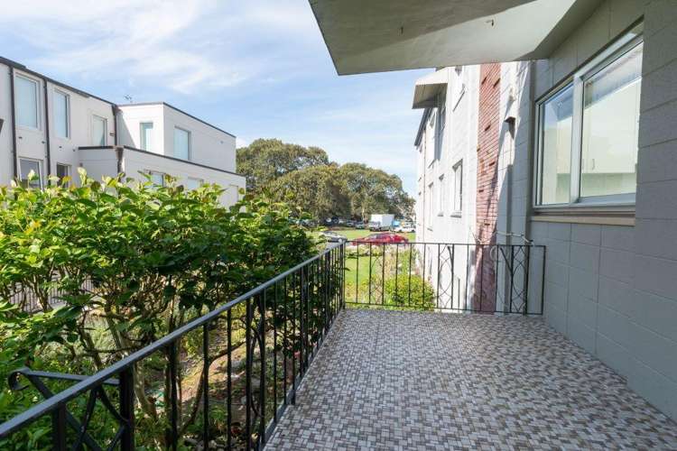 3/7 The Parade 1787_10