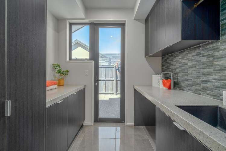 39 Waterstock Way Parklands_23