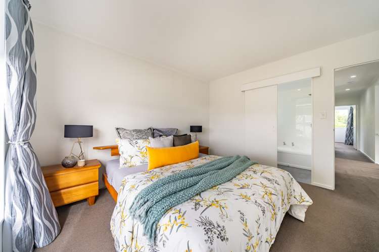 8 James Cook Drive Whitby_16