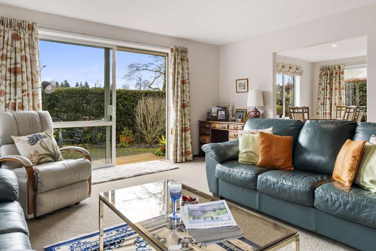 53 Chateau Crescent Rangatira Park_12