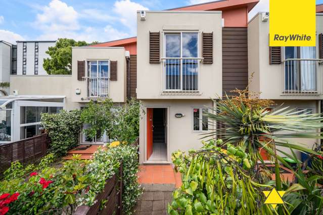 Bright and Spacious 2-Bedroom Unit in a Convenient New Lynn Location