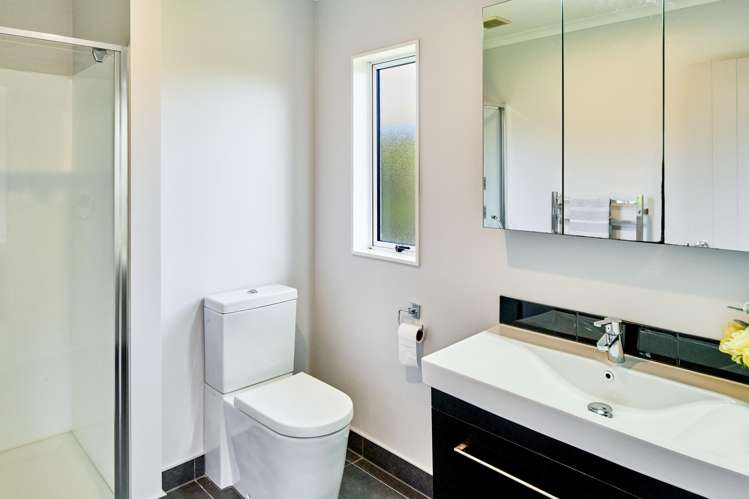 29 Paparoa Crescent Aotea_13