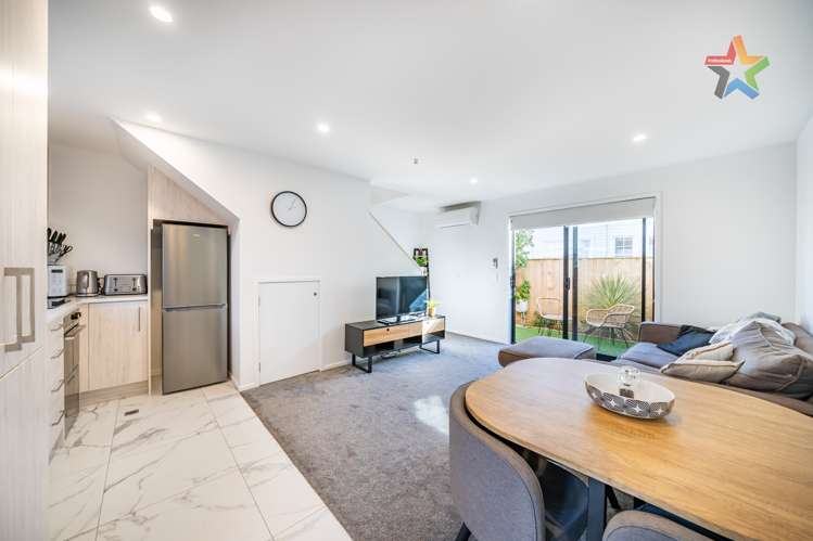 4/97 Whites Line East Waiwhetu_5