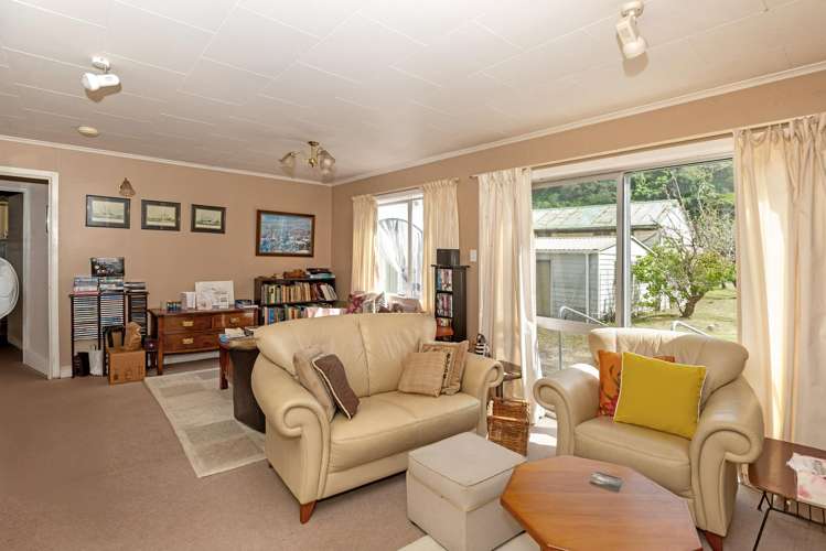 7 Forster Street Tolaga Bay_9