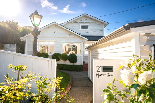 STUNNING 4/5 BEDROOM IN CITY END KARORI