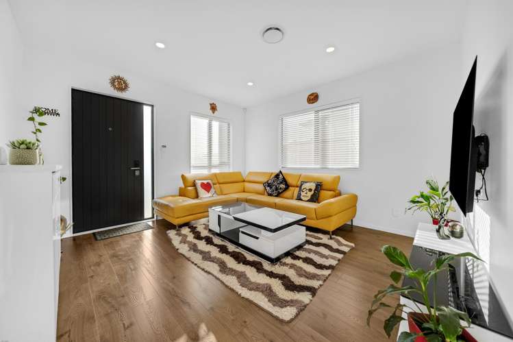 32 Matahae Drive Flat Bush_3