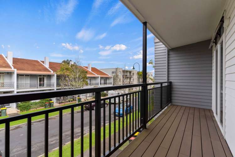 4/44 Carlos Drive Flat Bush_2