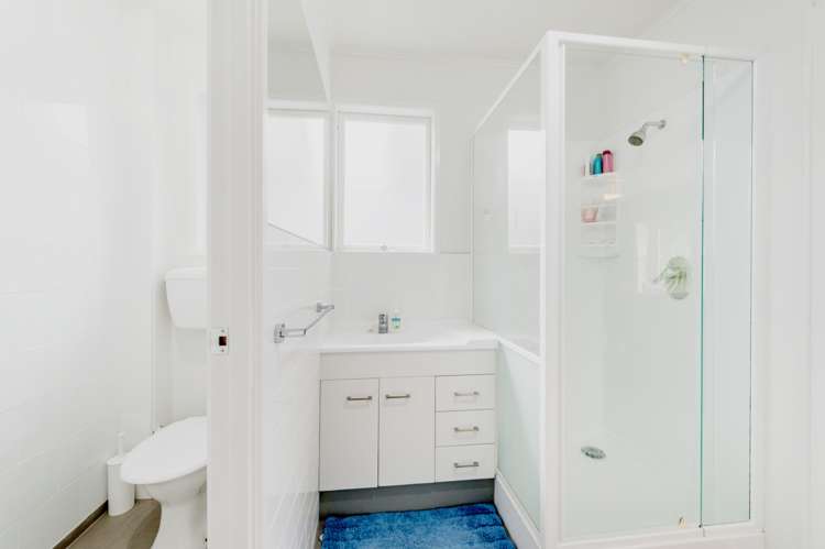 2/45 Cron Avenue Te Atatu South_13