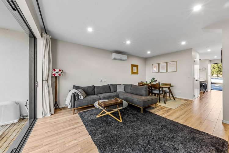 42 Glidepath Road Hobsonville_7