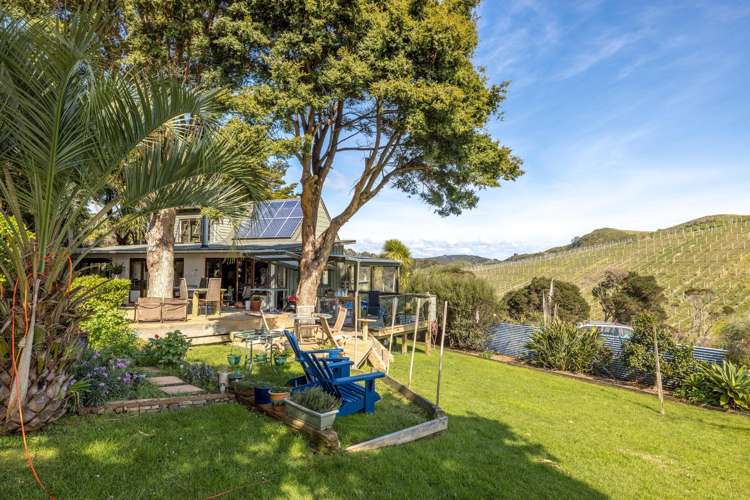 18 Te Makiri Road Onetangi_1