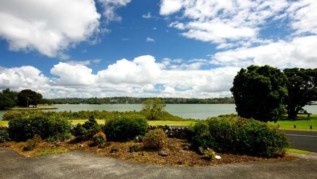 1/3 Kiwi Esplanade Mangere Bridge_3