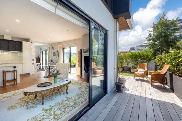 Effortless Lock-Up-and-Leave in Central Takapuna