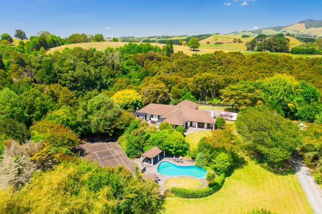 Lifestyle Property with Equestrian Facilities
