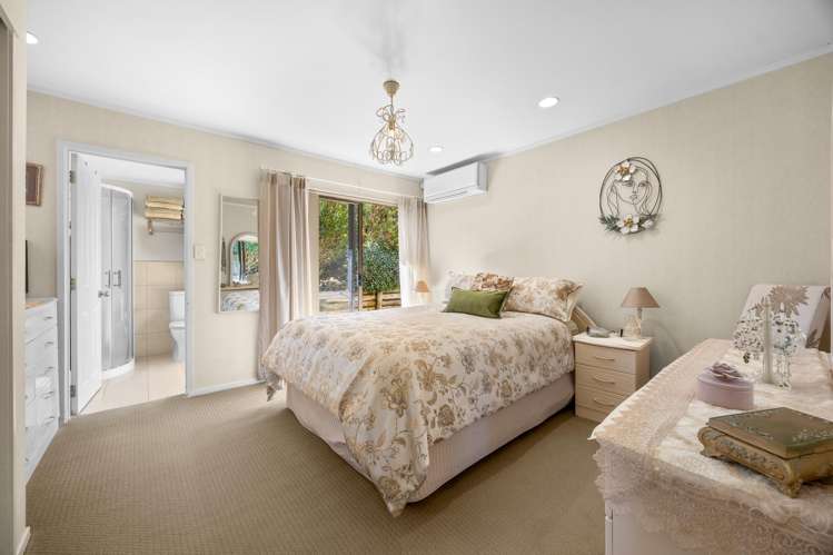 12 St Simon Place Botany Downs_22
