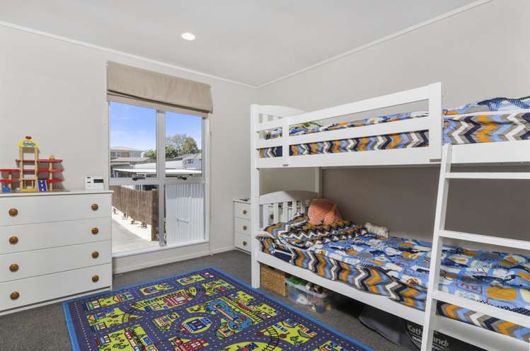 16 Dawnhaven Drive Te Atatu Peninsula_10