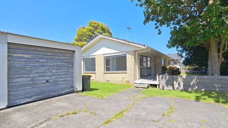 2/12 Kaipatiki Road Glenfield_11