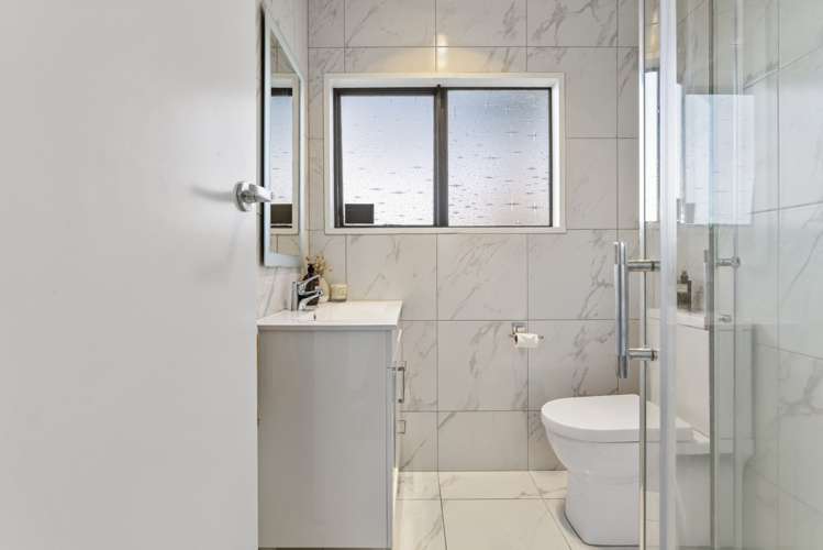 2/4 Mardi Place Mount Maunganui_11