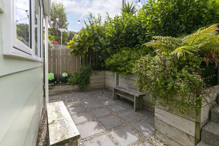 102 Tauhinu Road Miramar_15
