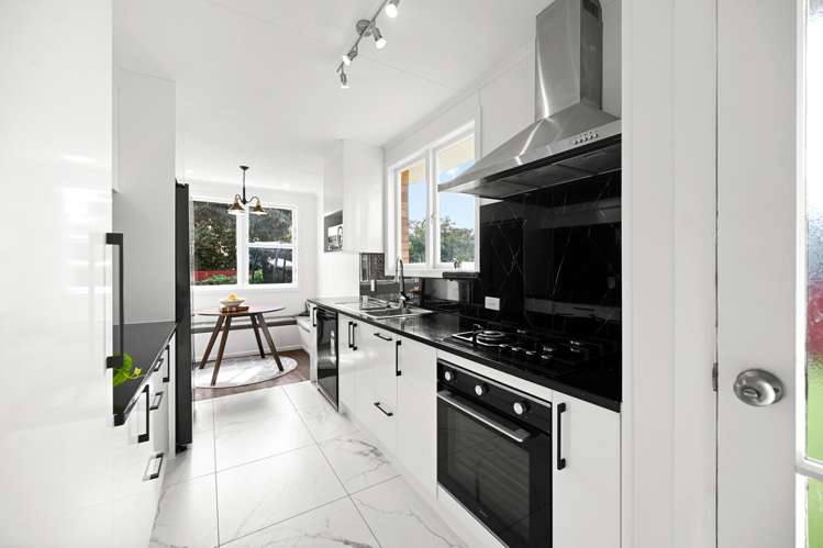 33 Garden Heights Avenue Glenview_5