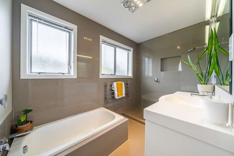 6 Spey Place Papakowhai_13