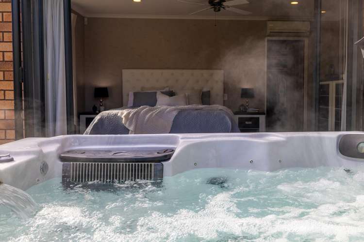 6 Shadbolt Drive Leamington_15