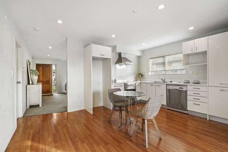 15 Bordeaux Parade Te Atatu South_6