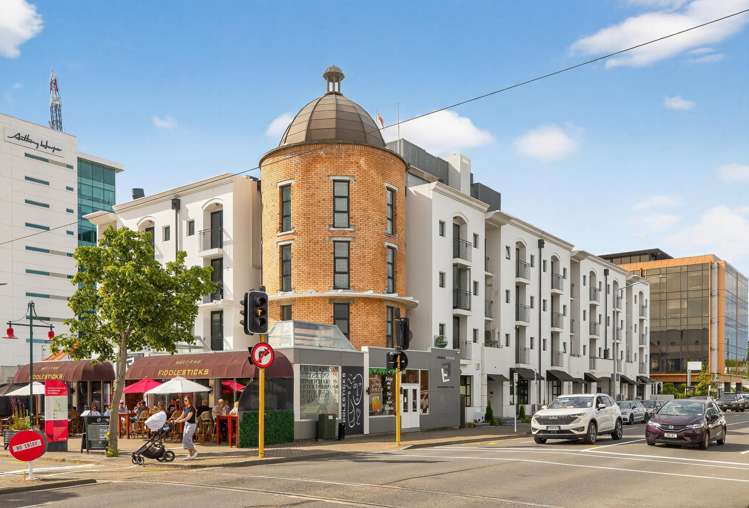 I/294 Montreal Street_0