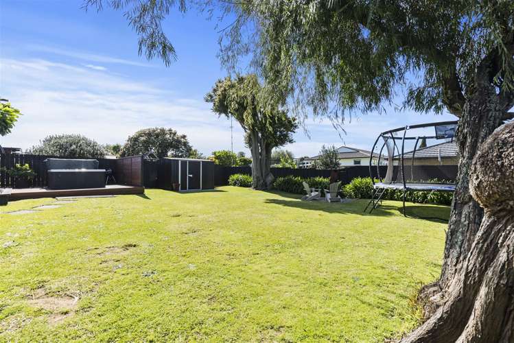 8 Quibray Place Botany Downs_29