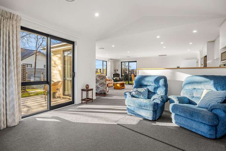 43 Charles Upham Drive_4