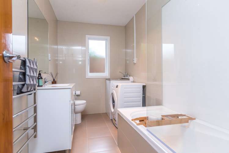 3207 Great North Road New Lynn_16