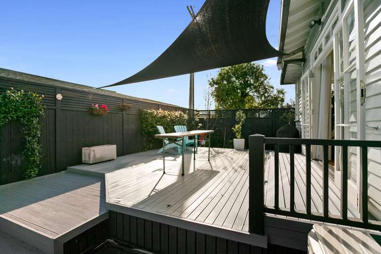 56a Houchens Road Glenview_16