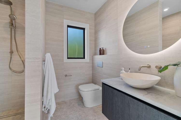 2/21 Eastcliffe Road Castor Bay_17